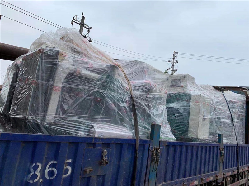 重慶渝長高速公路，12臺沃爾沃發(fā)電機組